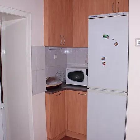 Spacious 5 Min Away From The Beach וארנה