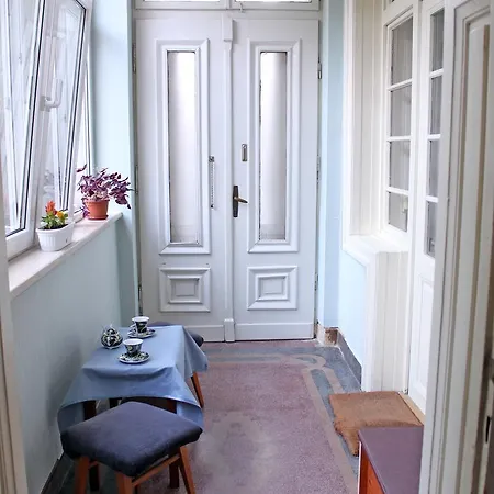 Spacious 5 Min Away From The Beach דירה *