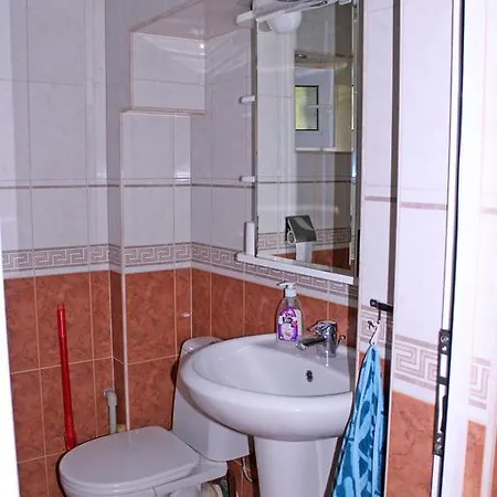 Spacious 5 Min Away From The Beach דירה