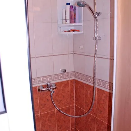 Spacious 5 Min Away From The Beach דירה *