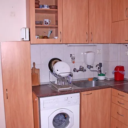 Spacious 5 Min Away From The Beach דירה וארנה